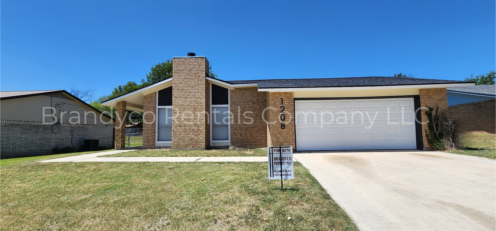1208 Circle Tree Loop